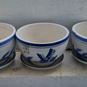 3 cache pots avec soucoupes