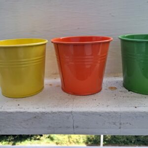 3 cache pots en métal