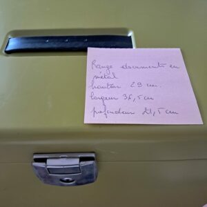 Range documents métal