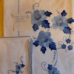 nappe bleue Nappe brodée fleurs bleues + 8 serviettes