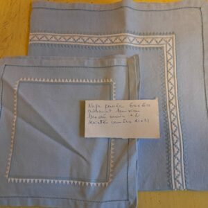 nappe carree Nappe carrée + 2 serviettes brodées main