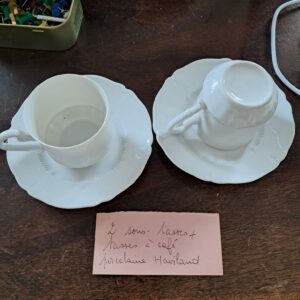 2 tasses et sous-tasses à café