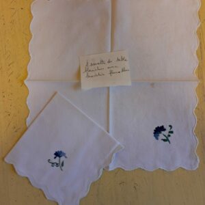 2 serviettes de table broderie fleur bleue