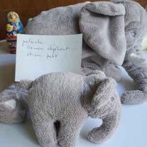 2 peluches : éléphant et son bébé néléphant