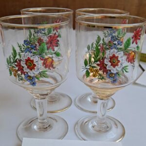 4 verres à liqueur
