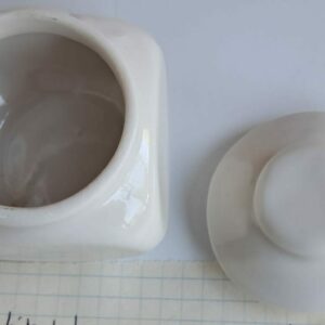 Petit pot + couvercle