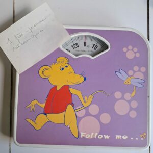 Pèse-personne mécanique "Follow Mamie"